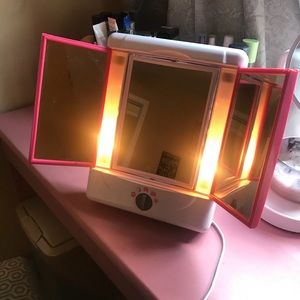 CONAIR Light Up Mirror